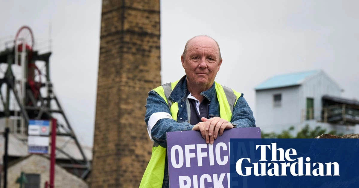 Miners from 1980s strikes return to picket line … at mining museum