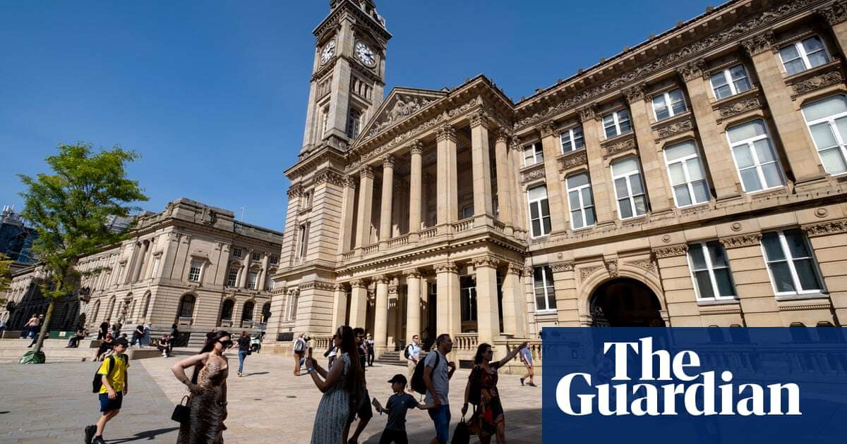 Birmingham city council agrees deal over equal pay claims