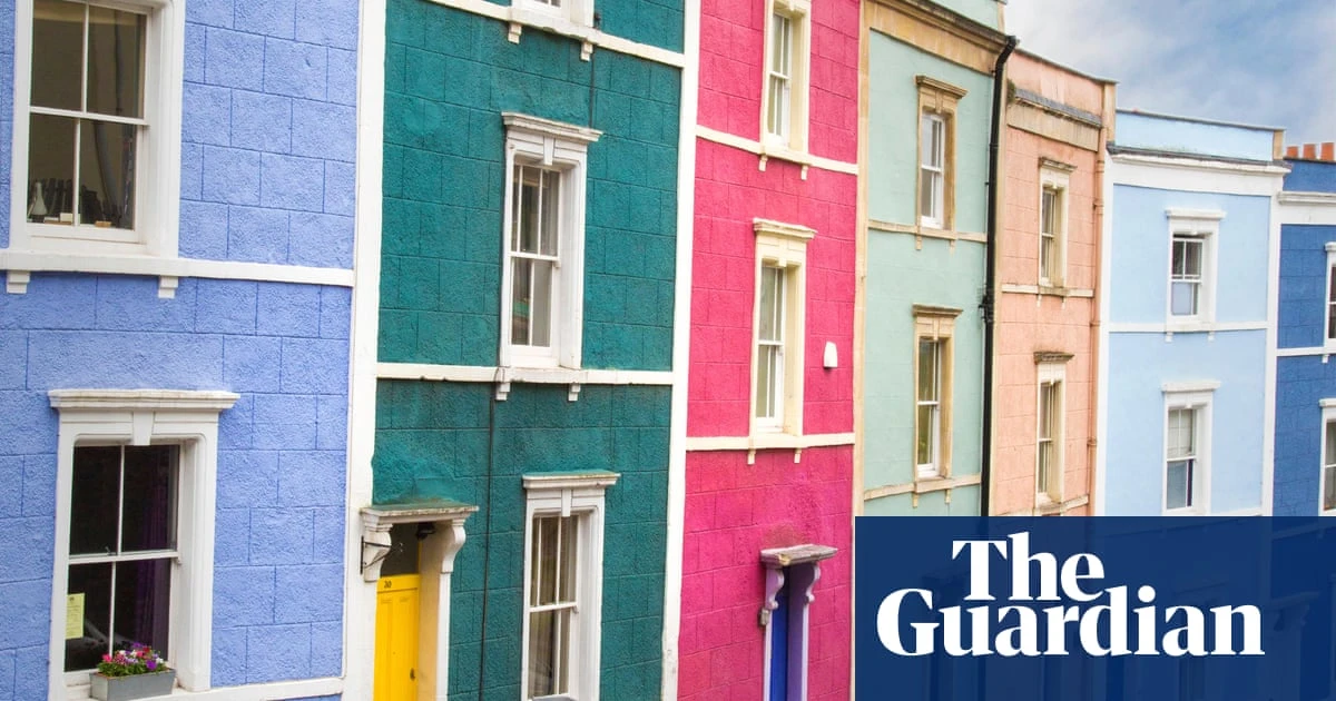 UK house prices in surprise fall amid high mortgage costs