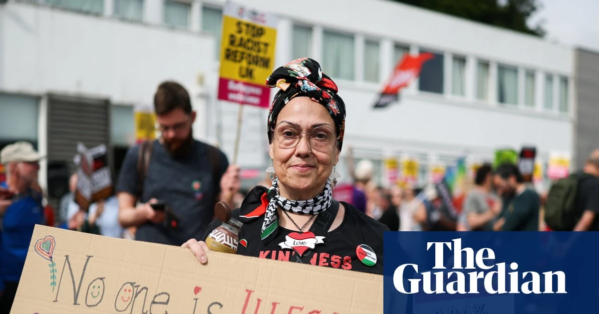 Anti-racism and anti-immigration protesters in Falkirk face off outside asylum hotel