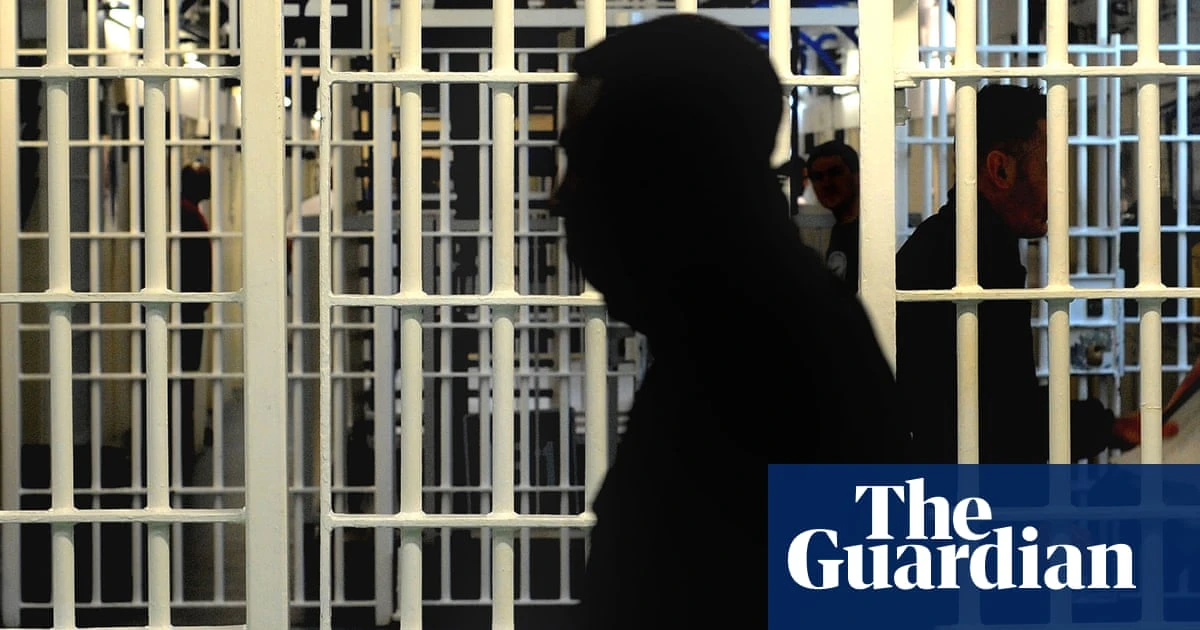 Justice secretary hits back at police in row over early prison release scheme