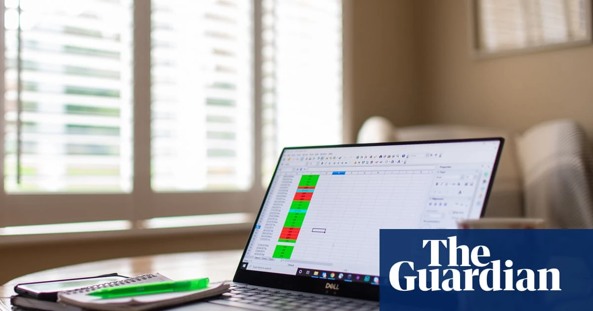Civil servants start industrial action over return to office mandate
