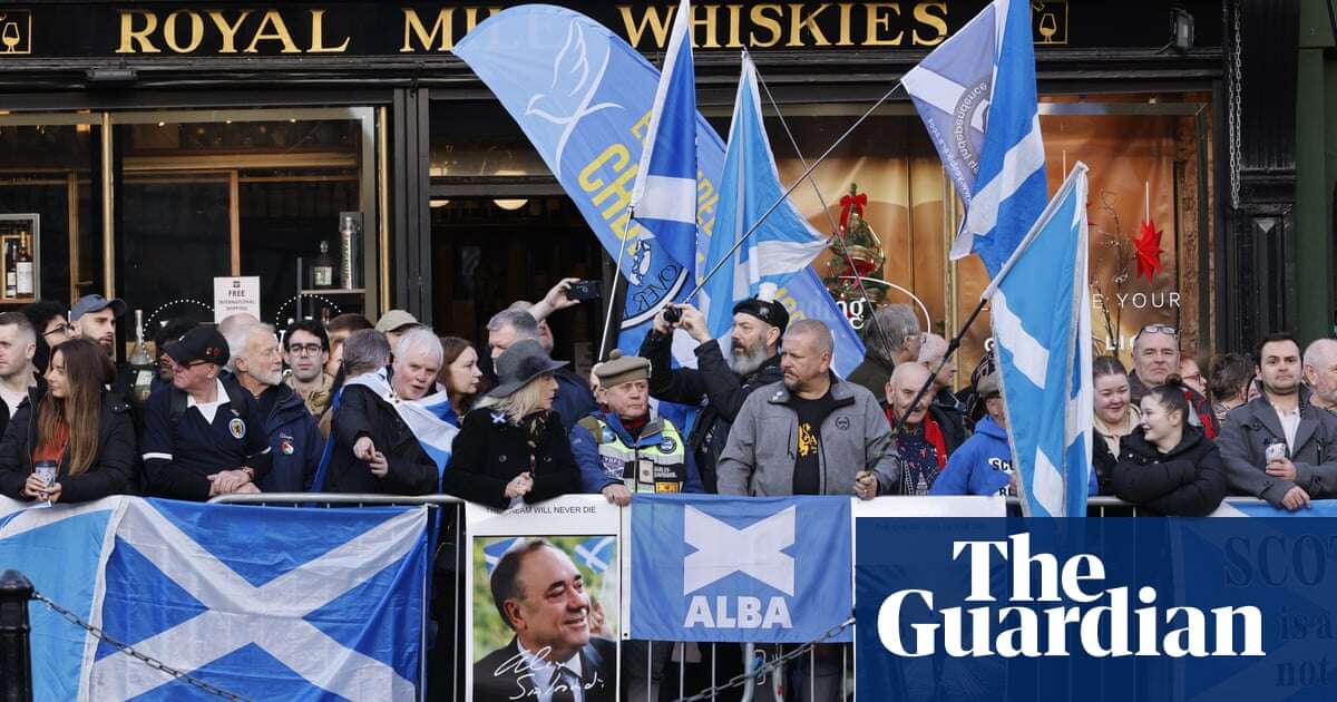 Mourners honour ‘political genius’ Alex Salmon at Edinburgh service