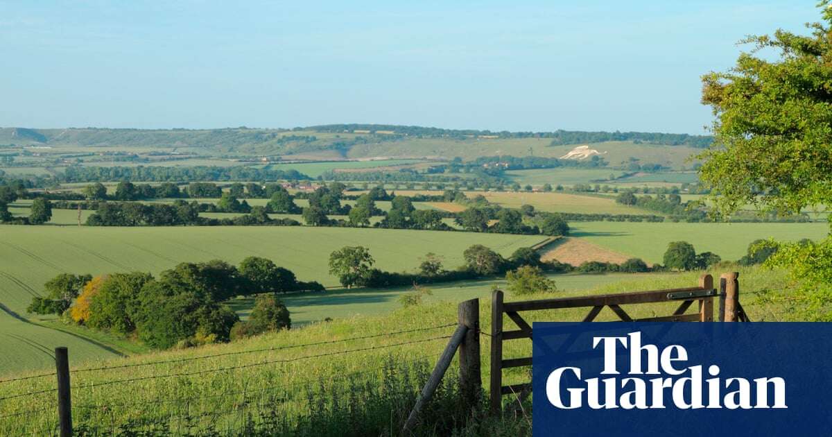 Campaigners call for right to roam on edges of private farmland in England