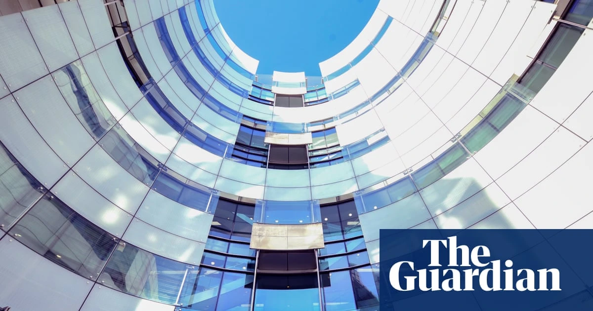 BBC staff fear meagre pay rise after bosses forgo own increase