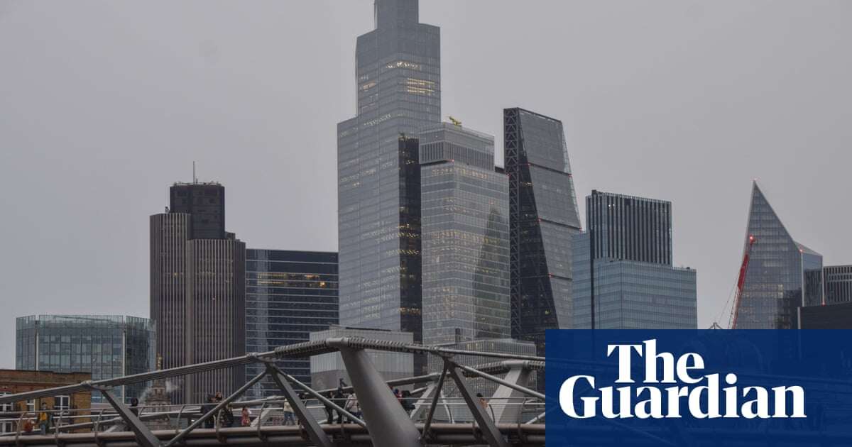 UK long-term borrowing costs at highest since 1998 amid fears over weak growth