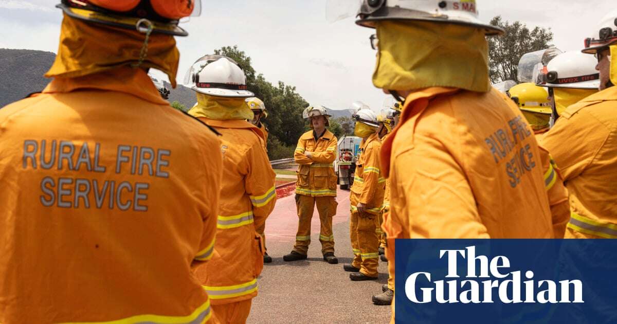 Firefighters battle fresh blazes in Victoria as pockets of NSW burn