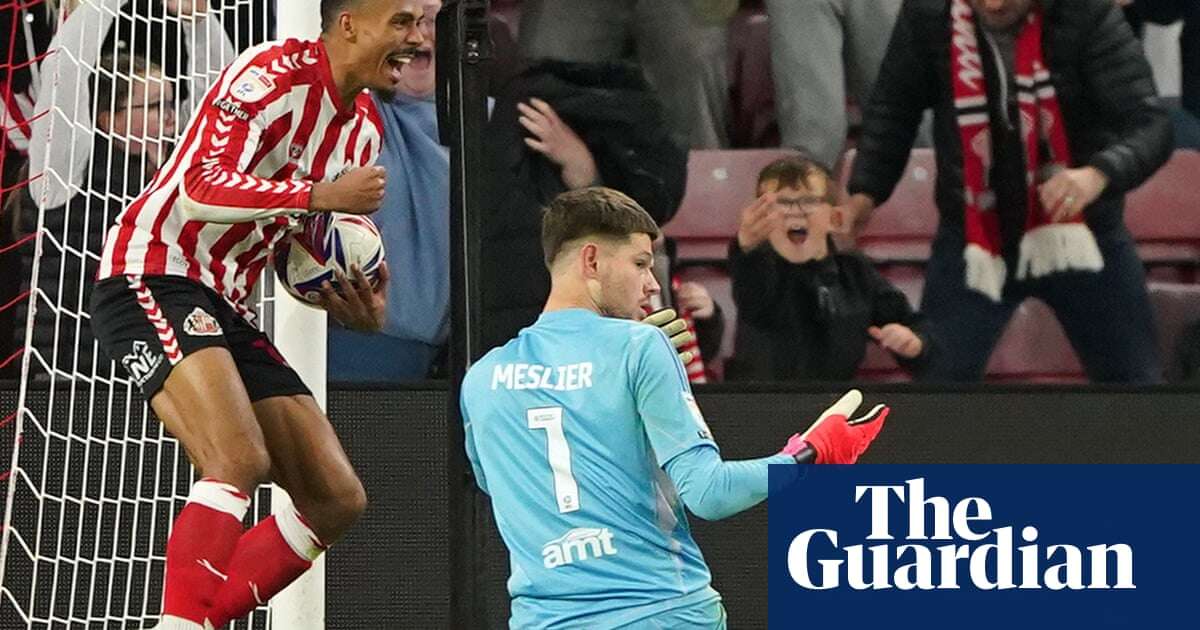 Illan Meslier’s injury-time error earns Sunderland dramatic draw with Leeds