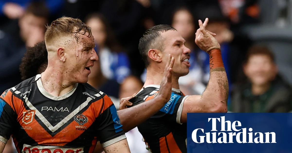 How a controversial hand gesture divided opinion in the NRL