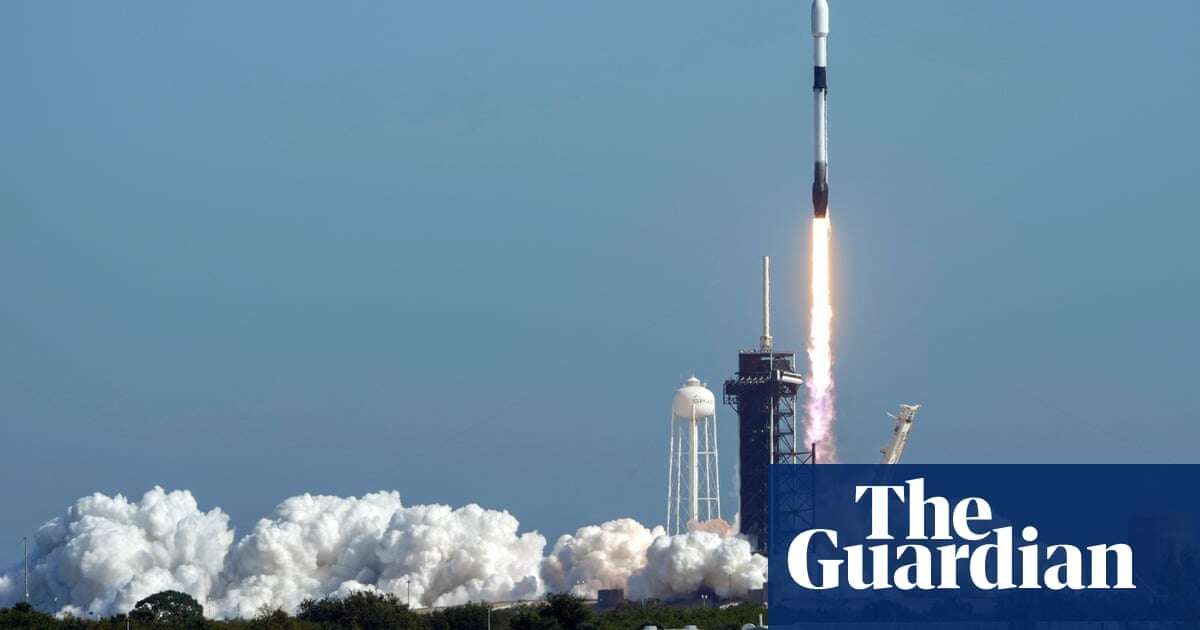 SpaceX valued at $350bn as company agrees to buy shares from employees