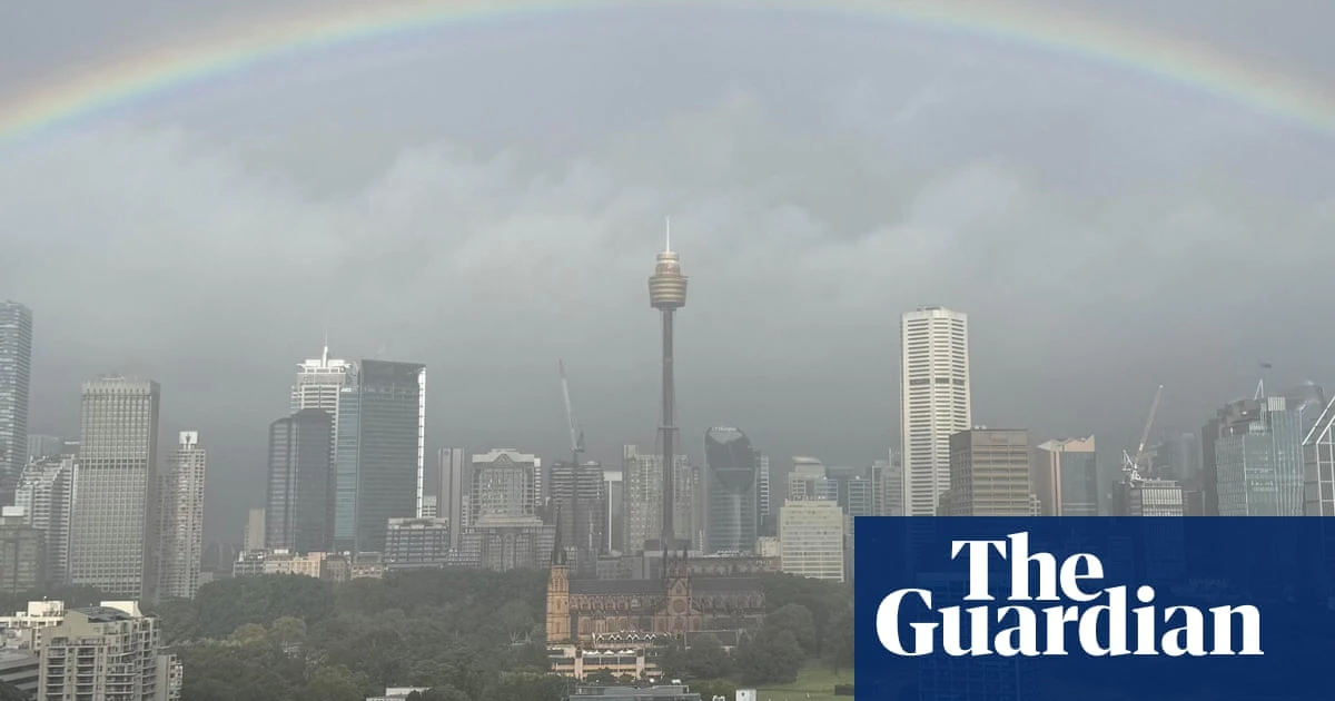 Warm wet winter forecast for Australia as SA and Victoria face unseasonal fire risk