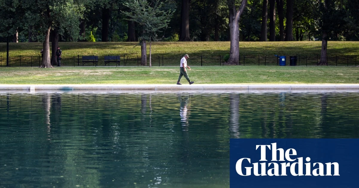 Reflecting pool algae: the science Trump needs to know – podcast