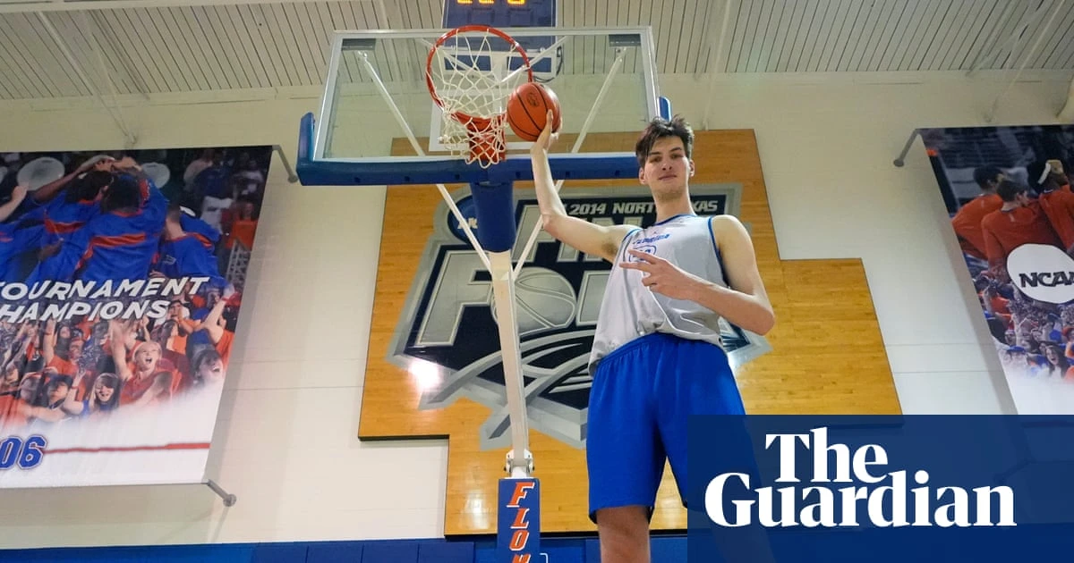 Florida’s 7ft 9in Oliver Rioux becomes tallest player in college basketball history