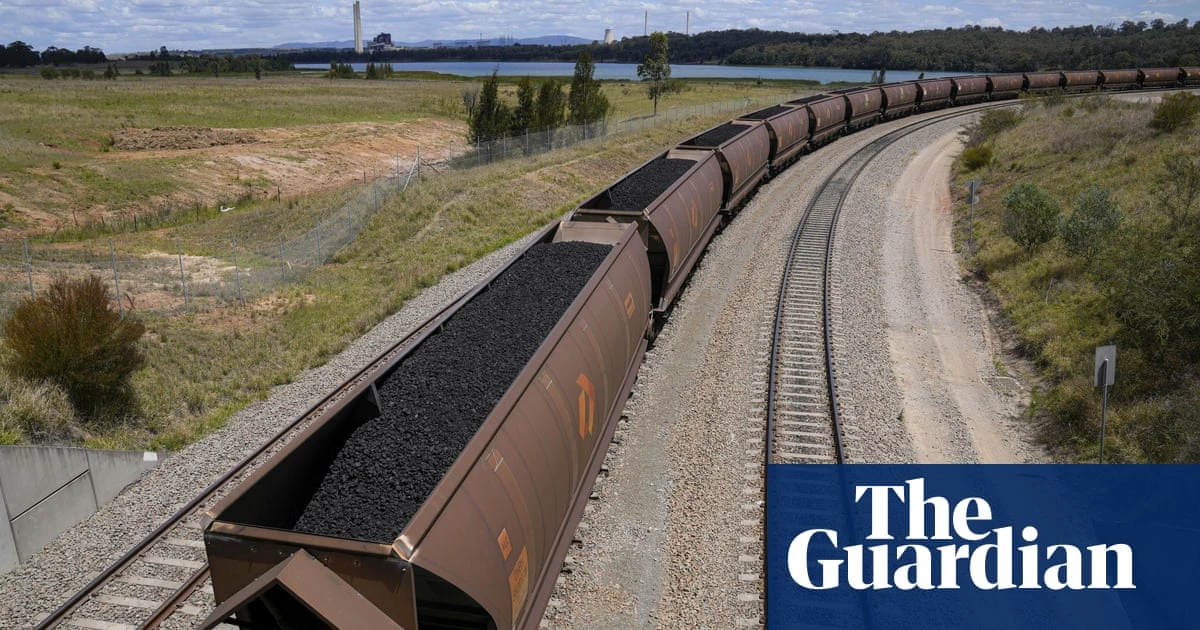 Labor and Coalition accused of being on fossil fuel ‘unity ticket’ as thermal coal exports hit record high