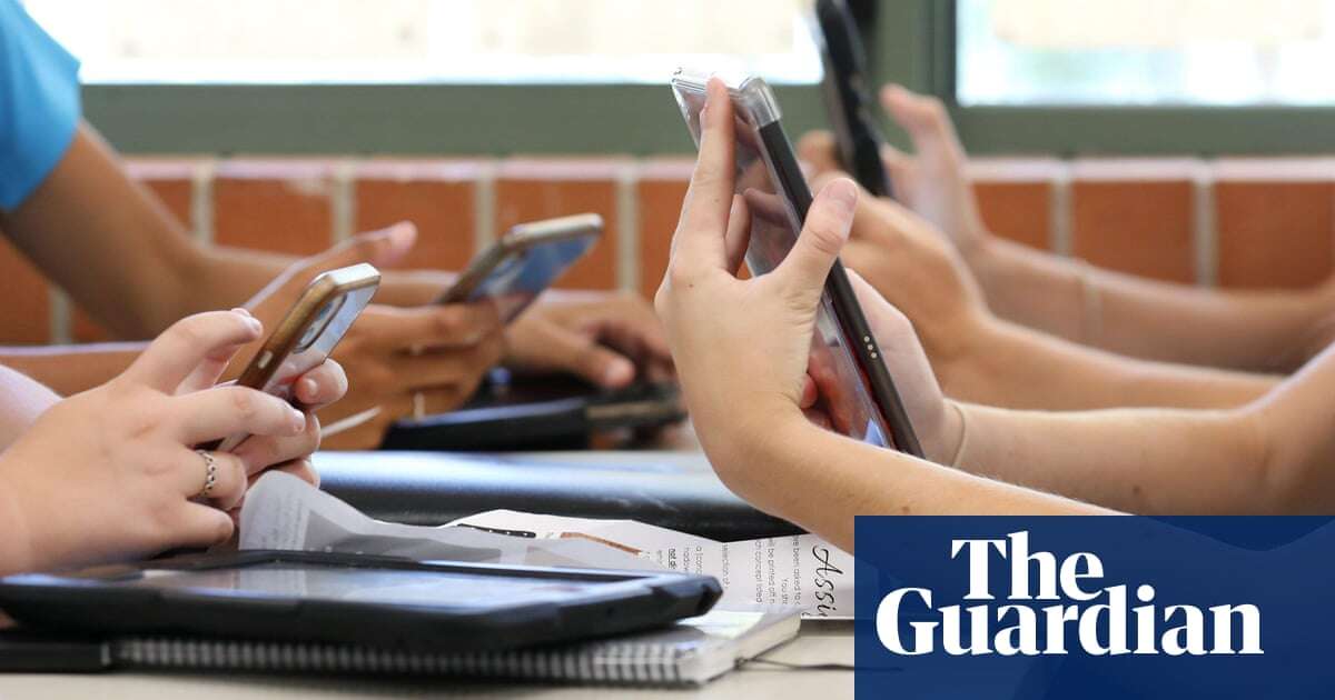 Ban mobile phones in schools across Europe, says Danish expert