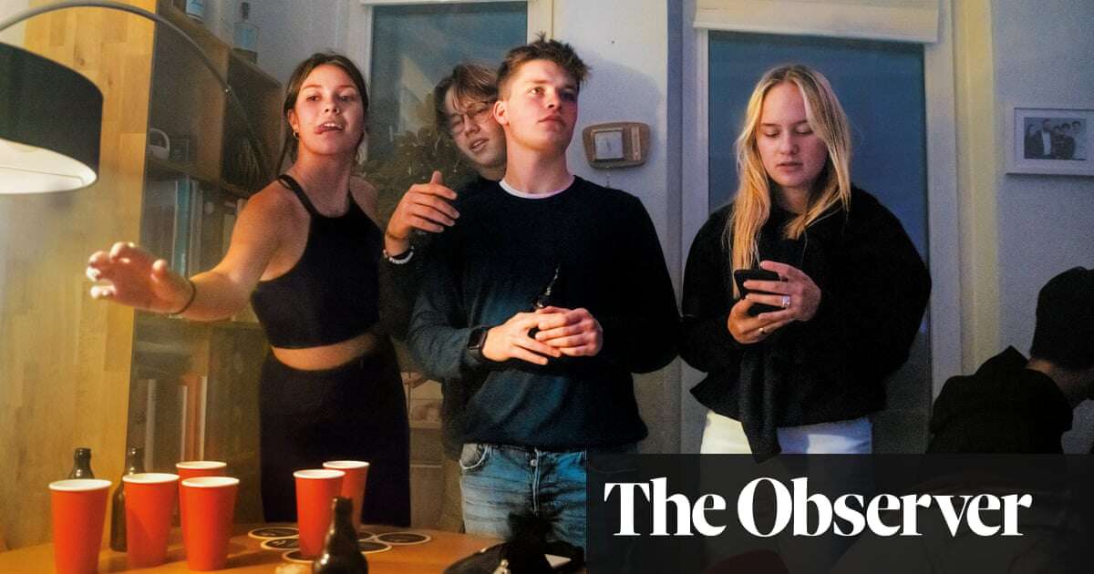 Coming of Age: How Adolescence Shapes Us by Lucy Foulkes review – deep dive into the teenage mind