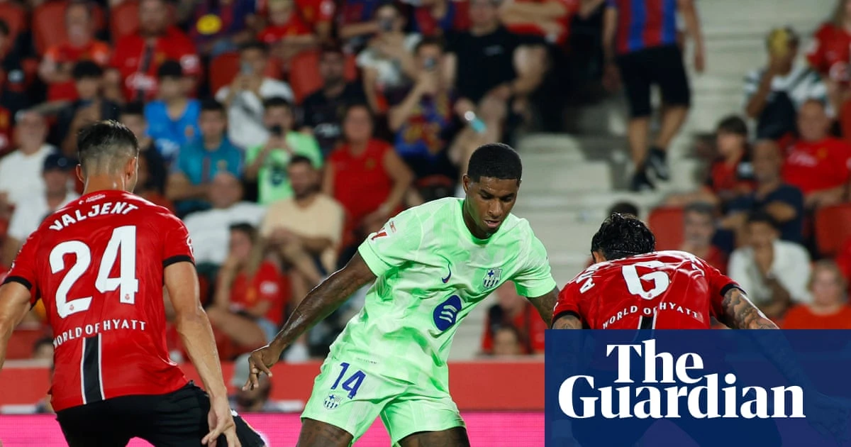Marcus Rashford makes debut as Barcelona stroll to win over nine-man Mallorca