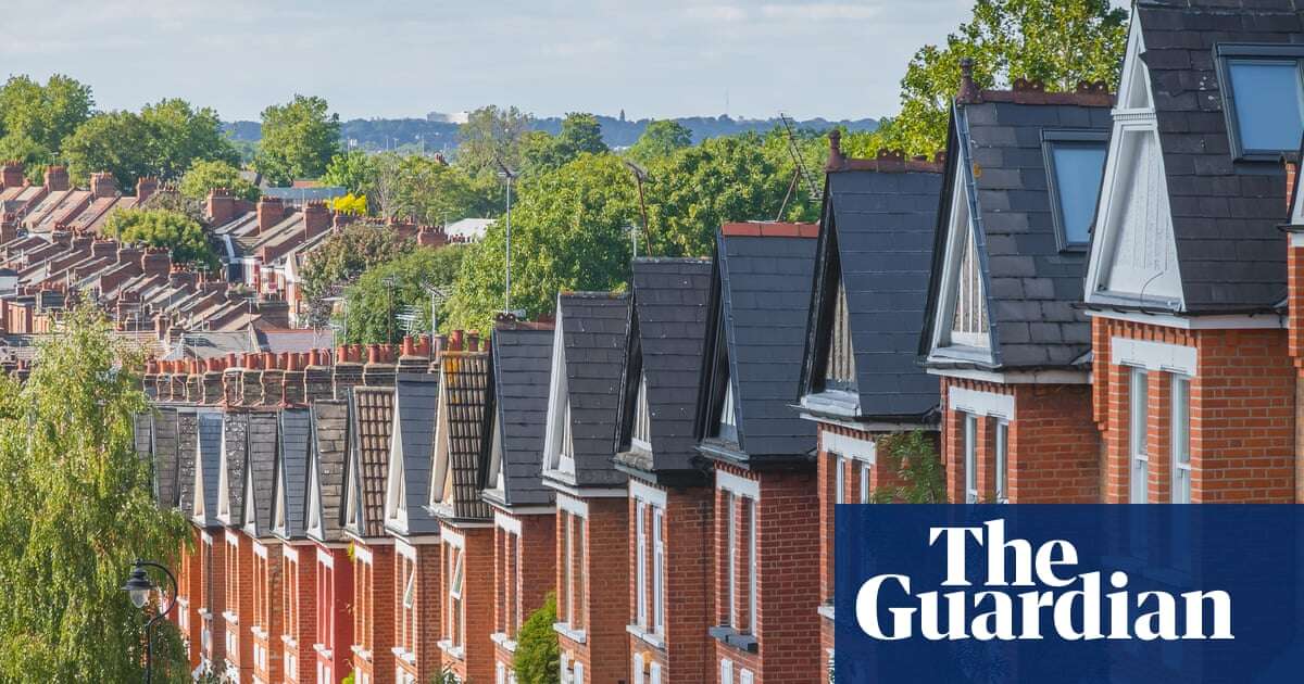 Average UK house price hits record £298,083, says Halifax