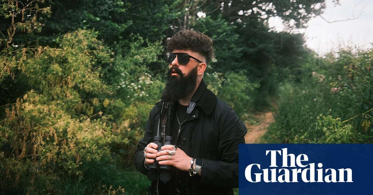 The Rock ’n Roll birder wants you to take a walk – and look up