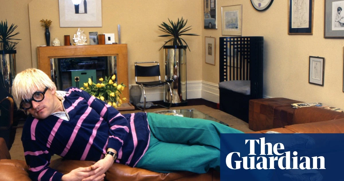 Peroxide mop, statement specs, tweed suits and quirky crocs: David Hockney’s genius for fashion