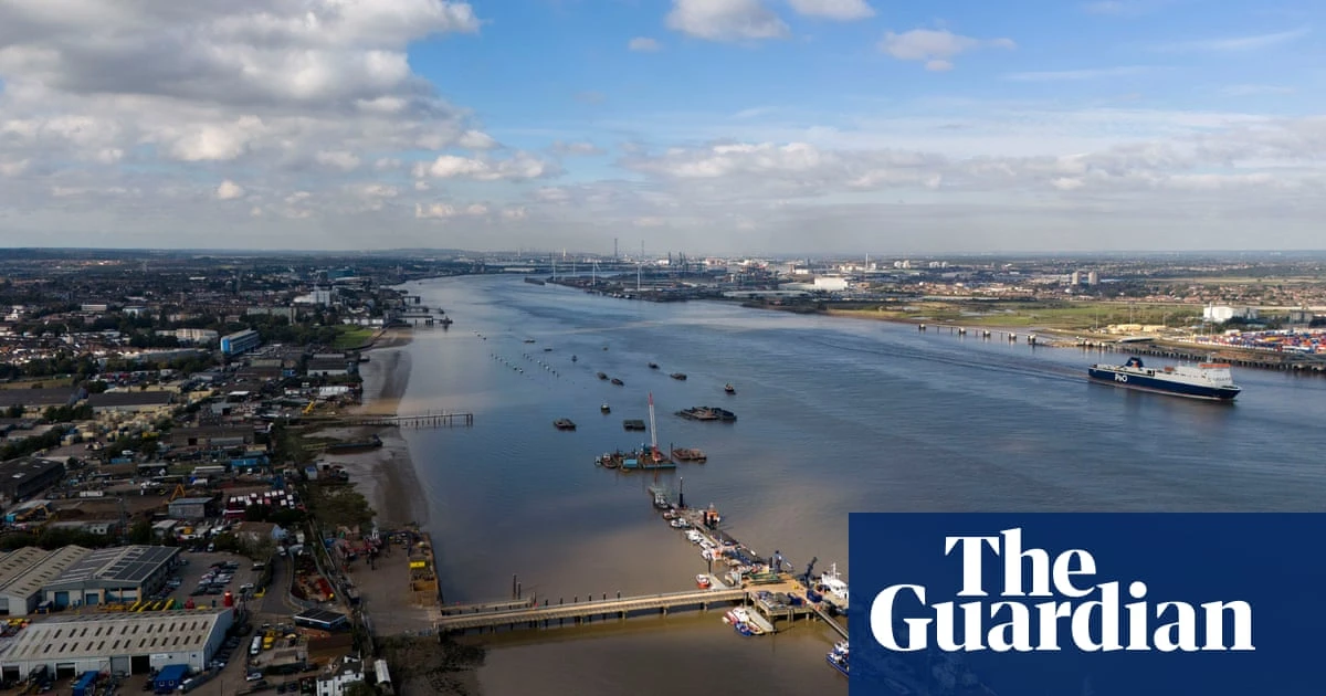 Ministers set out plans to spend £725bn on UK infrastructure over 10 years