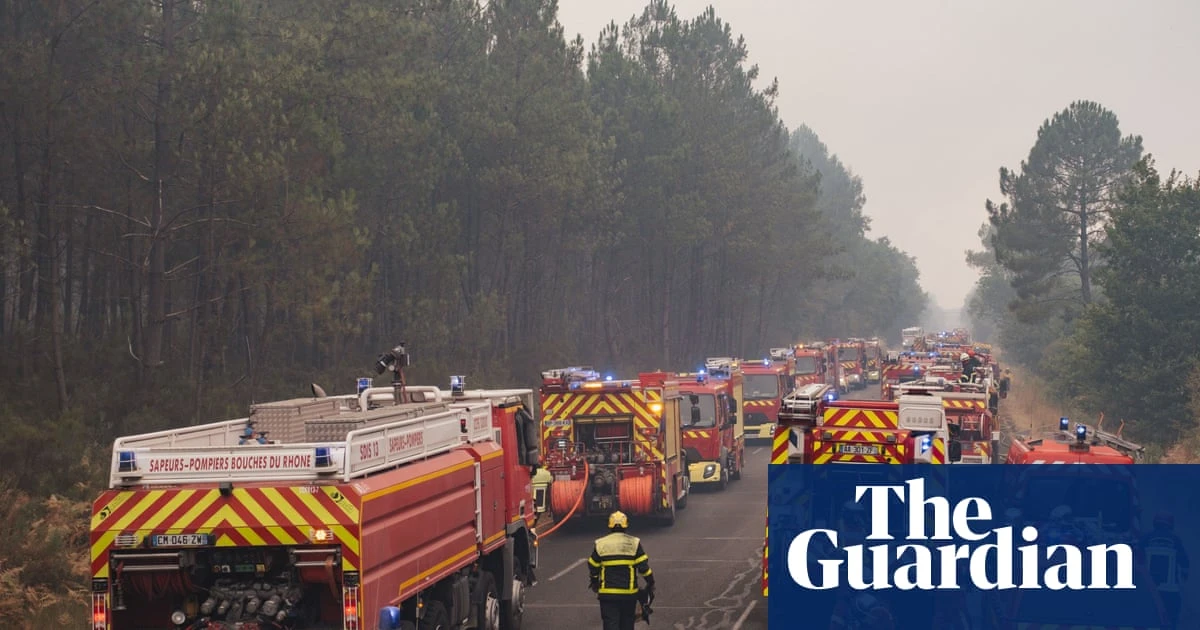 Firefighters in France battle to prevent huge blaze from approaching Bordeaux