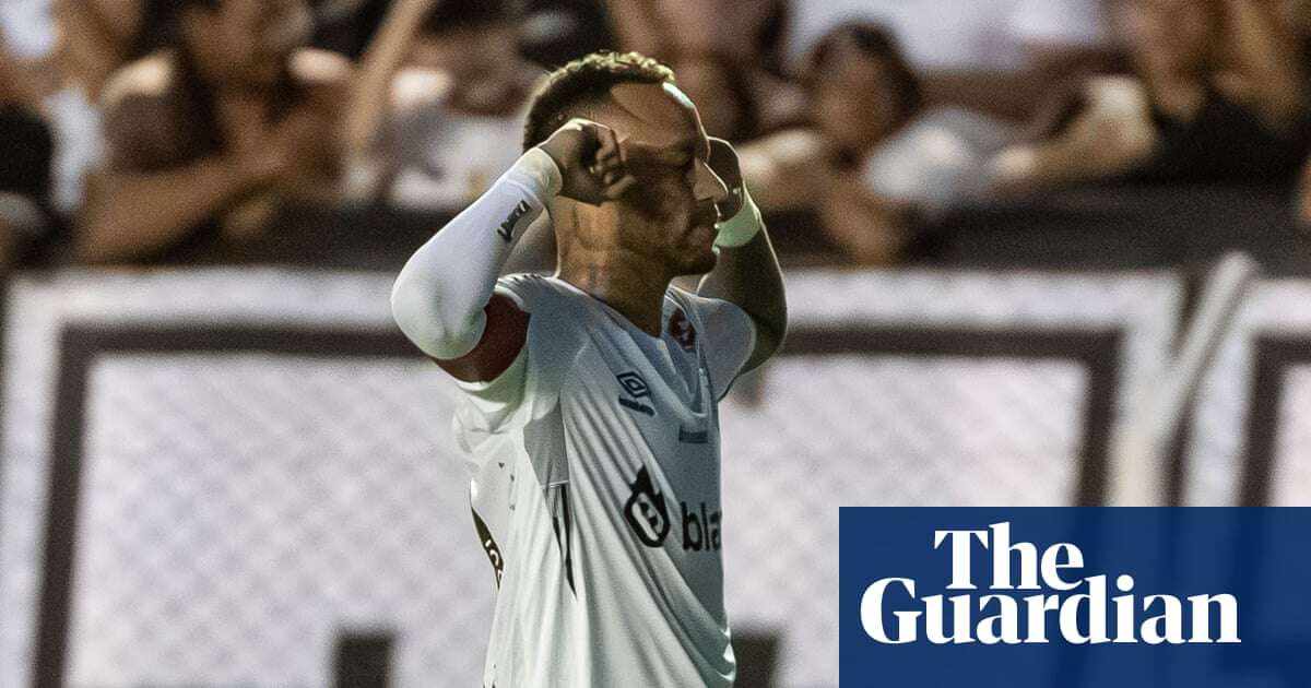 Neymar responds to jeering fans by scoring for Santos directly from corner