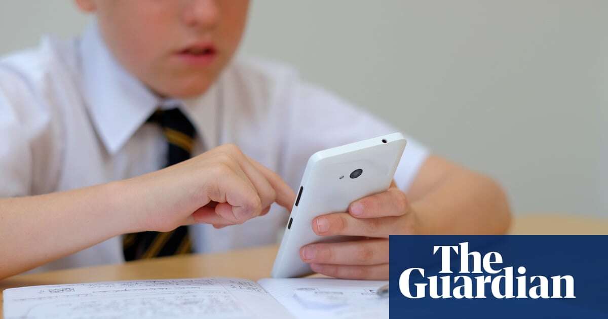 School ban on phones does not improve grades or health, says UK study