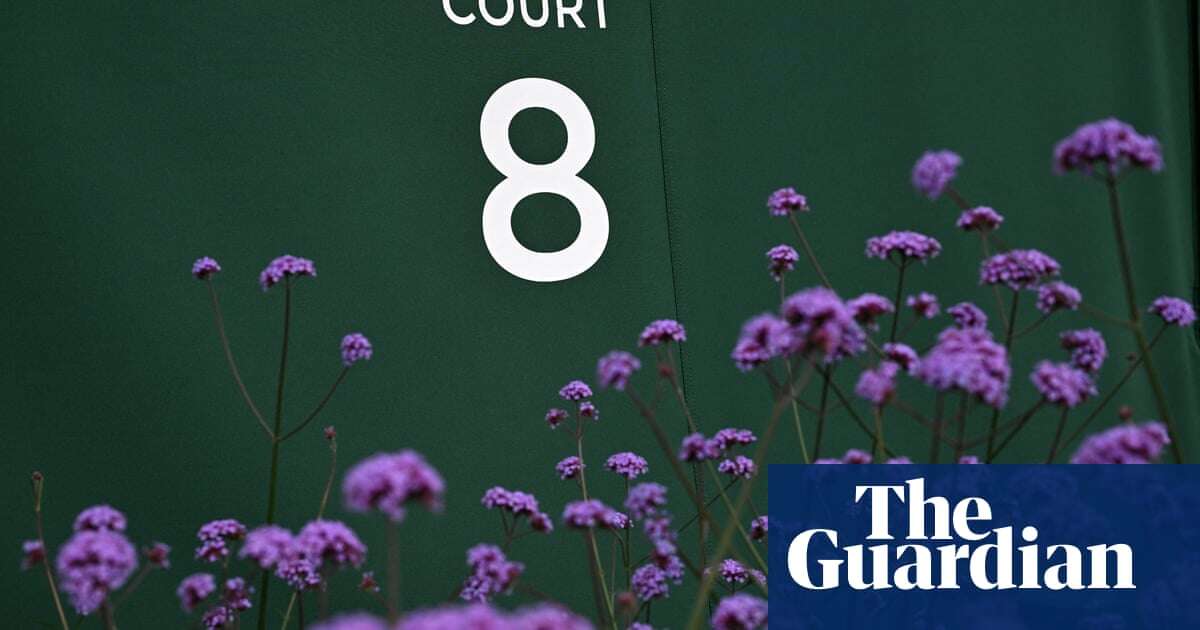 Wimbledon gardeners reuse coffee grounds in sustainability bid