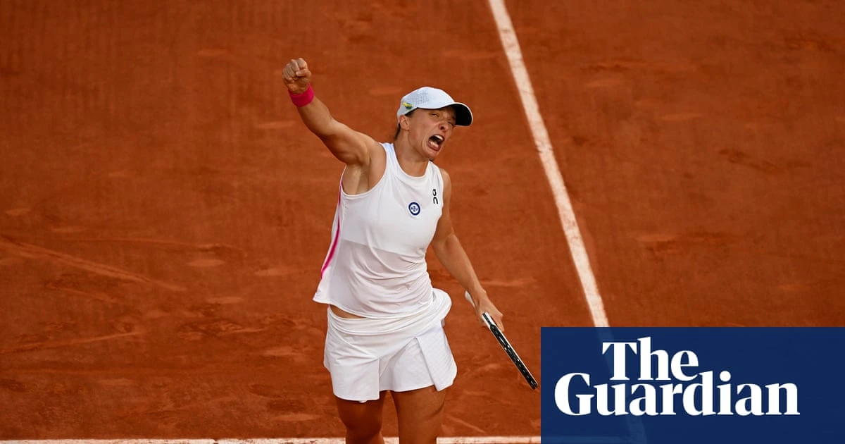 ‘Eat, sleep or look at the roof’: how top tennis players cope with match delays
