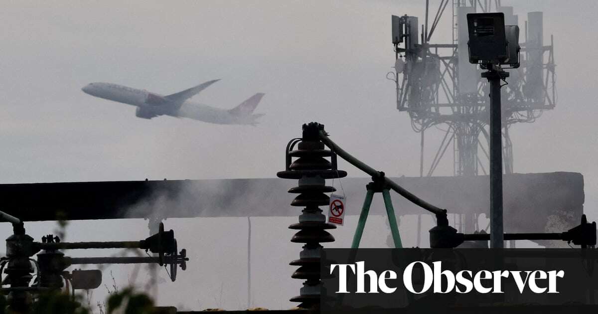 ‘Wake-up call’: ministers launch urgent investigation into Heathrow shutdown