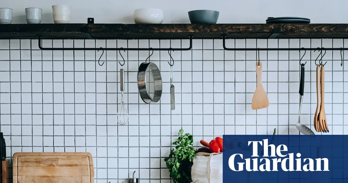 Ditch your dish sponge, take a packed lunch: 33 easy plastic-free kitchen swaps