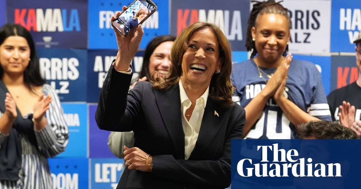 Kamala Harris visits Democratic National Committee phone bank in Washington, DC – video