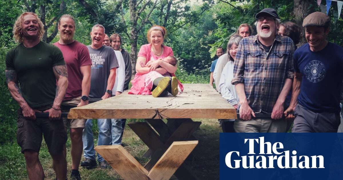 Community turns ancient oak into single-tree table in Devon woodland