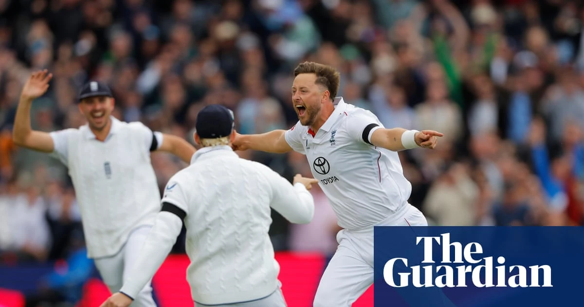 Robinson’s three-wicket-over revives England after New Zealand skittle hosts