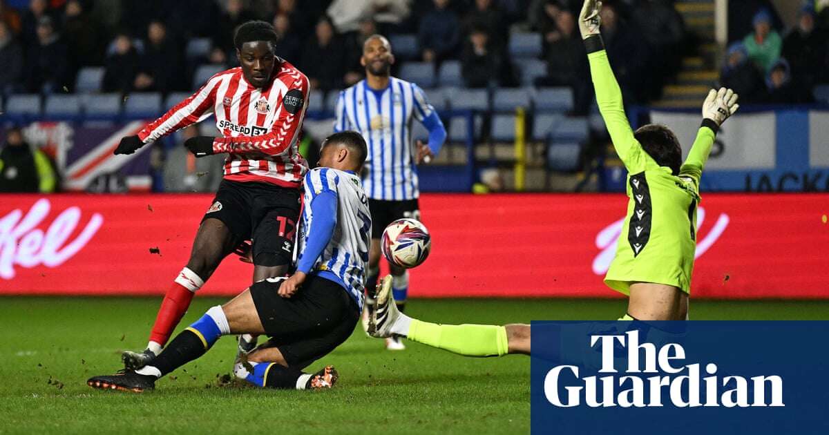 Eliezer Mayenda’s controversial strike helps Sunderland win at Sheffield Wednesday