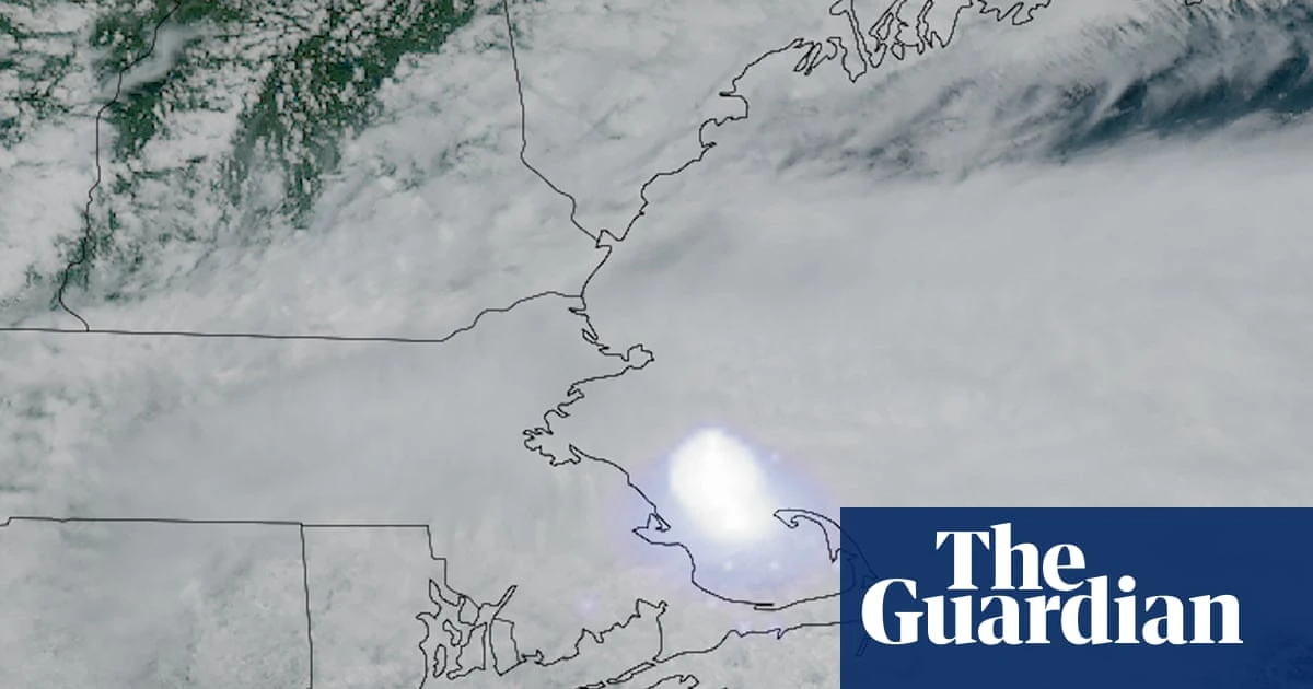 Meteor over Massachusetts prompts reports of booms across US and Canada