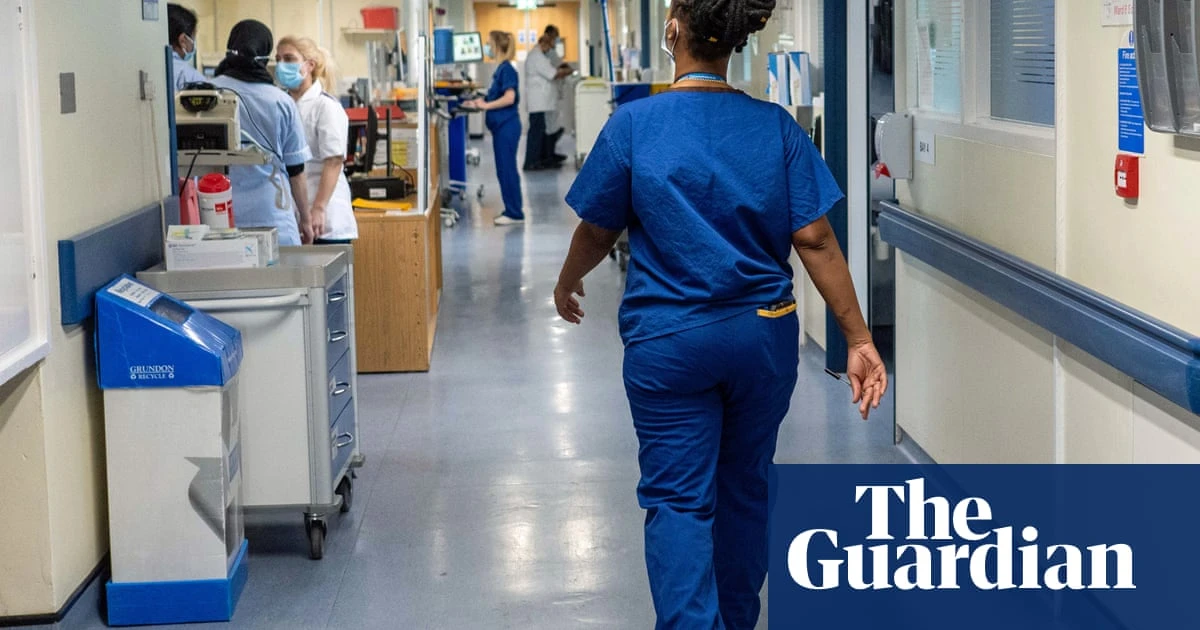 NHS nurses could go on strike in pursuit of 25% pay rise, union boss warns