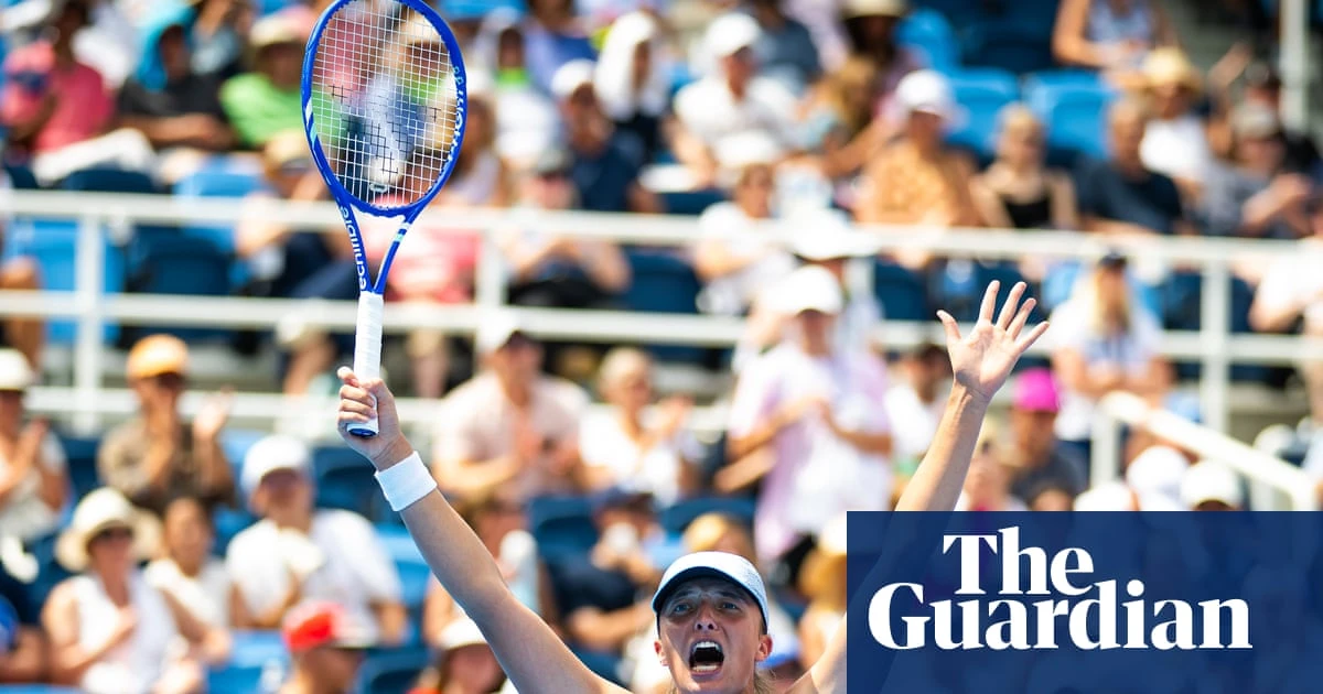 Iga Swiatek powers into first Cincinnati final with battling win over Rybakina