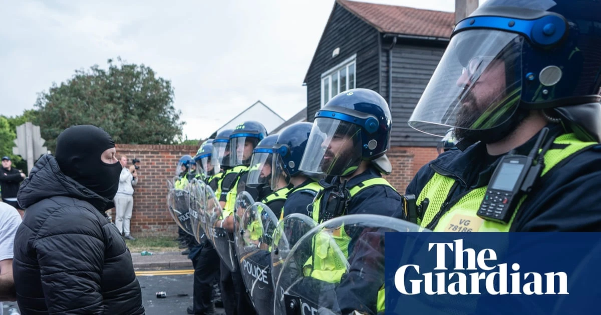 Immigration and deprivation reasons UK public losing faith in politicians, says Rayner