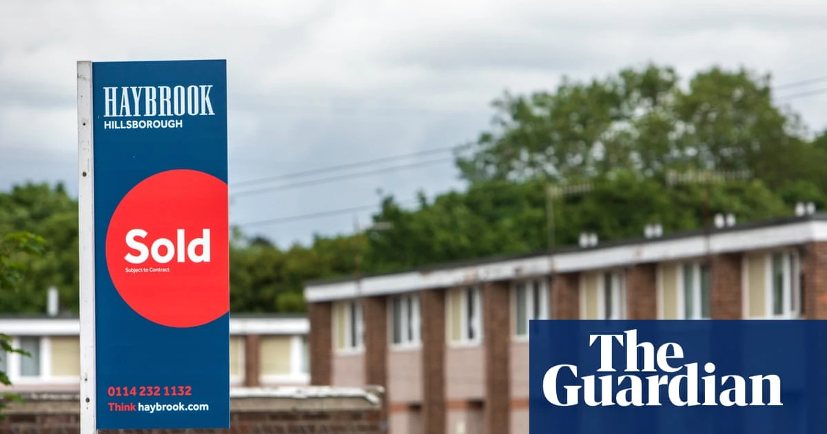 Right to buy in England ‘fuelled housing crisis and cost taxpayers £200bn’