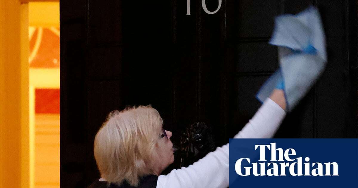 No 10 cleaning staff to begin month-long strike over pay