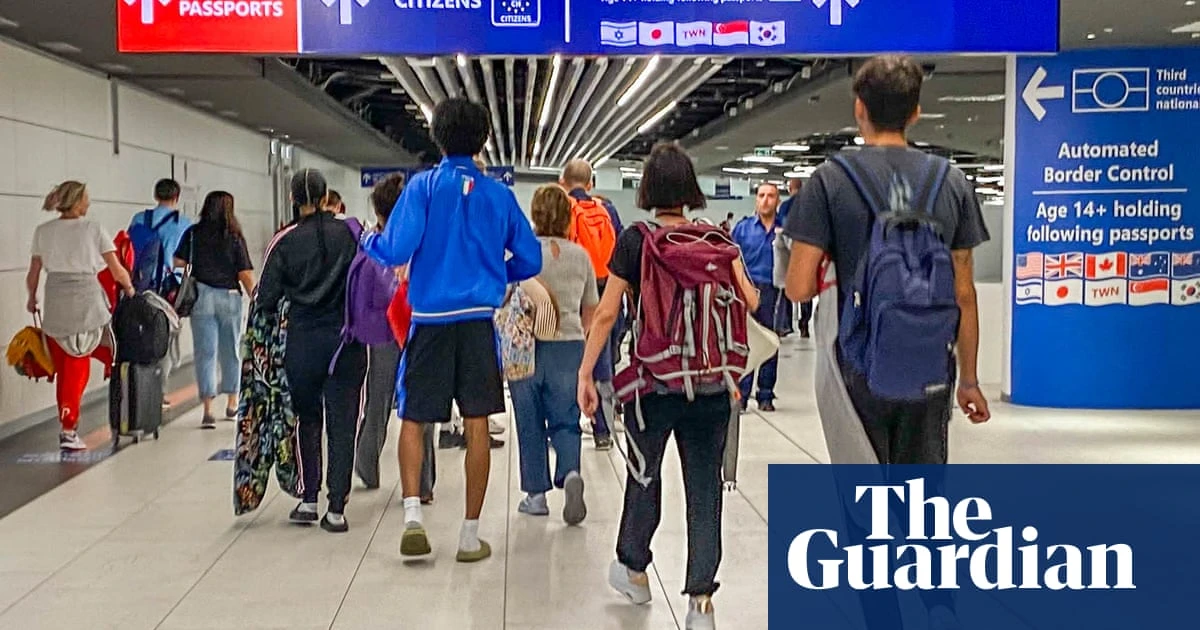Britons will not be able to use e-gates in EU until October at earliest