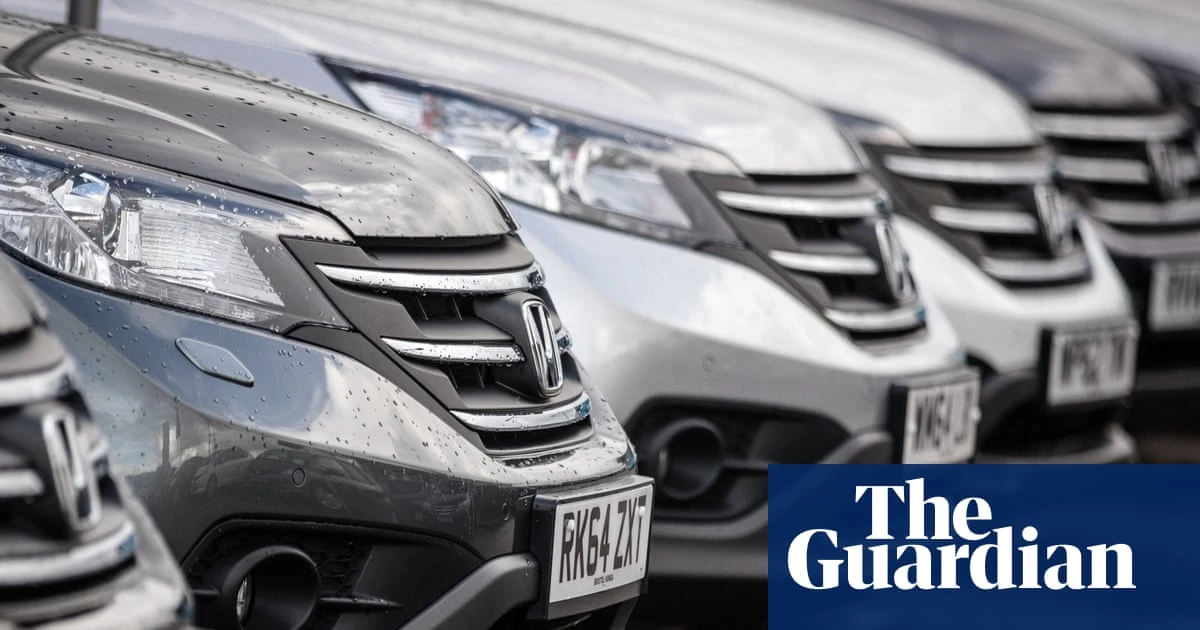 Lloyds puts aside extra £800m for car finance compensation claims