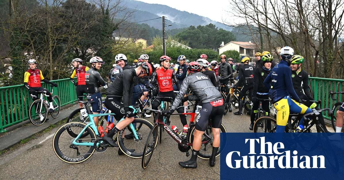 Teams pull out of Étoile de Bessège cycling race after car enters course