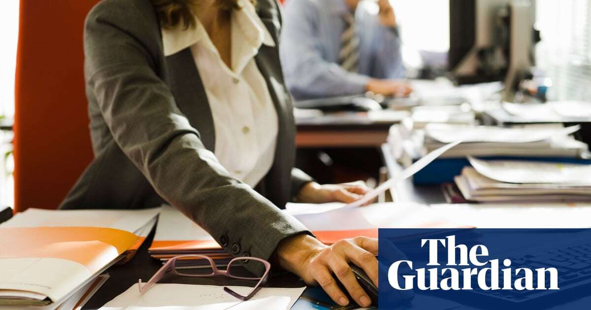 English councils free to adopt four-day week after government drops concerns