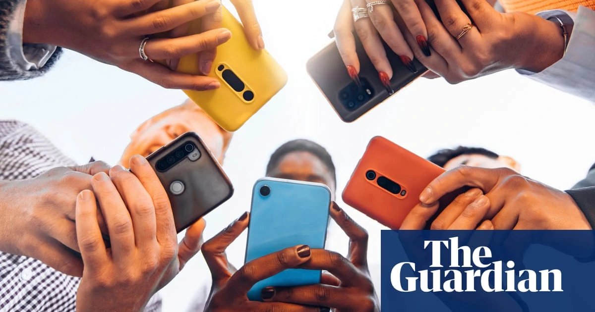 ‘Earn up to £800 a day’: job scammers using calls or texts to lure victims
