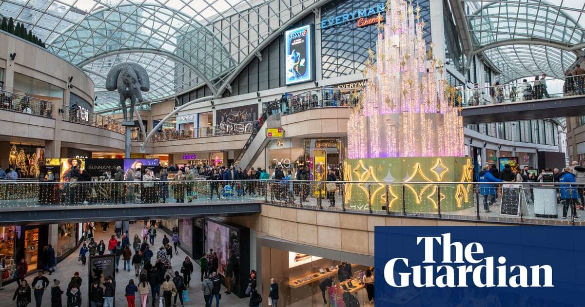 UK shoppers spending more on the high street than last Christmas