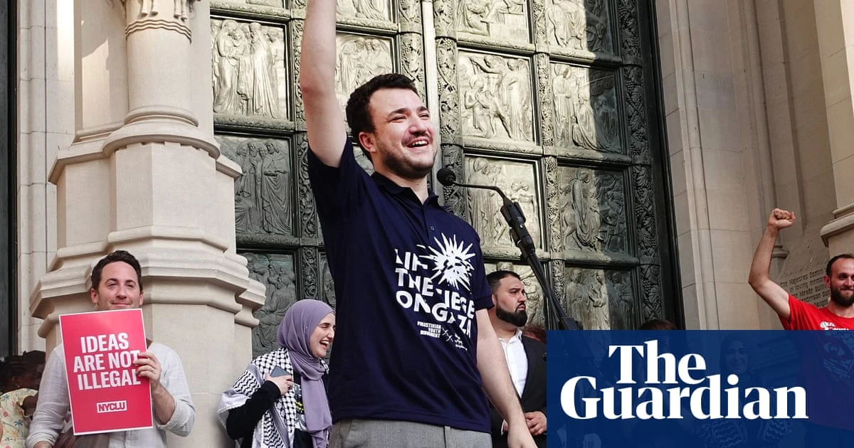 Palestinian rights activist Mahmoud Khalil and his supporters rally in NYC after release – video