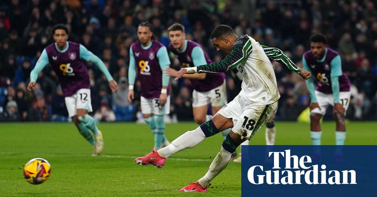 Burnley keeper Trafford saves two late penalties in stalemate with Sunderland